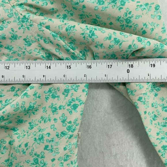 Levi's Blouse Women's Sz S Green Yvie Standard Fit Floral Puff Sleeves Cropped - Picture 3 of 8